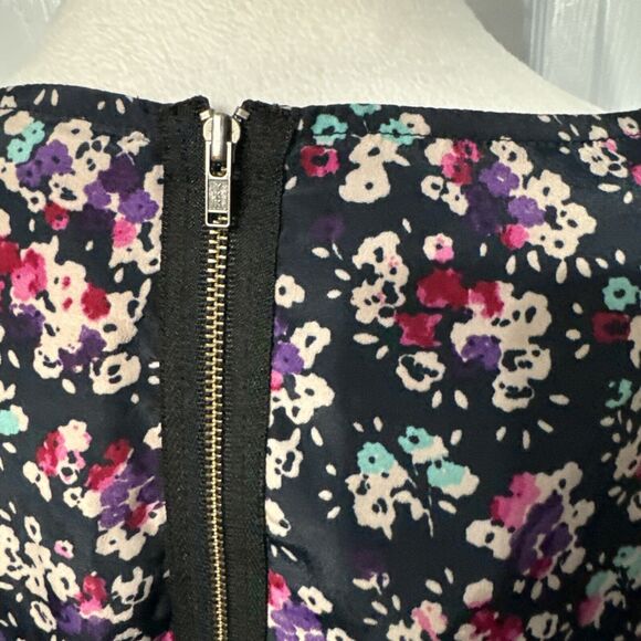 Jessica Simpson Dark Floral Cap Sleeve Top - Size M, Navy - Picture 6 of 11